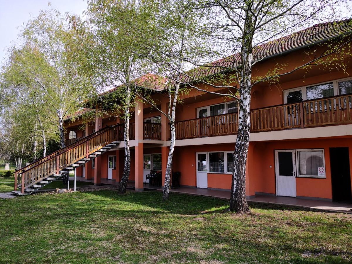 Hotel Laguna Gárdony Exterior foto